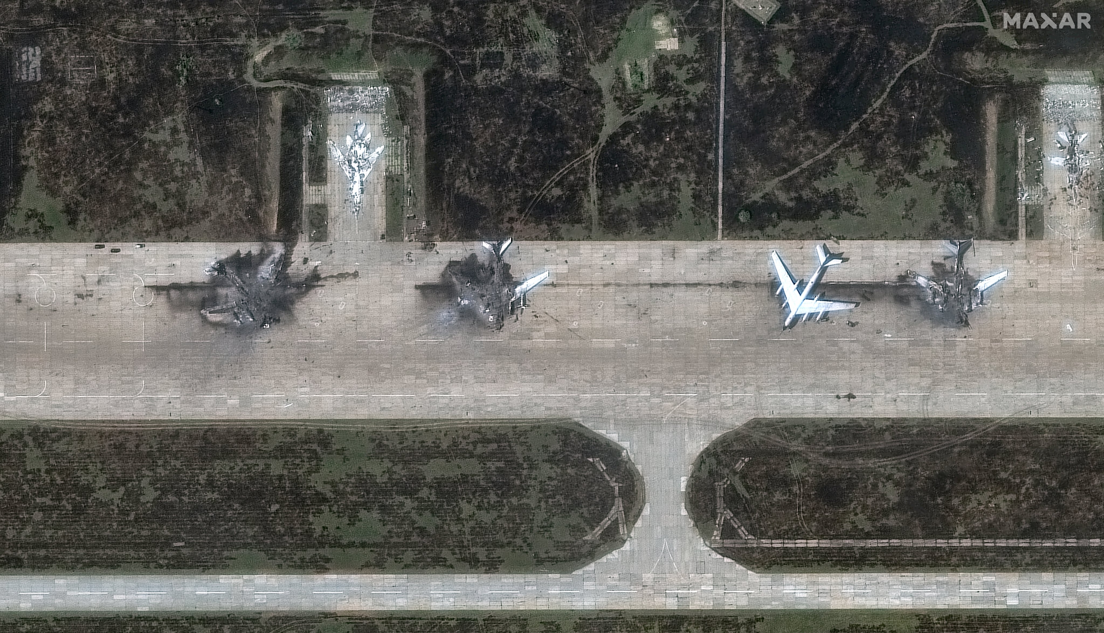 Уничтоженные Ту-95МС на аэродроме Белая в Иркутской области на спутниковом снимке от 4 июня 2025 года