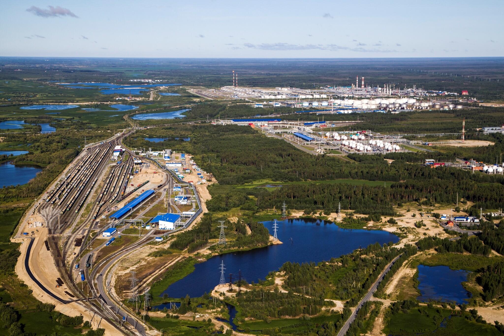 Промышленная площадка Сургутского ЗСК. Фото: pererabotka.gazprom.ru