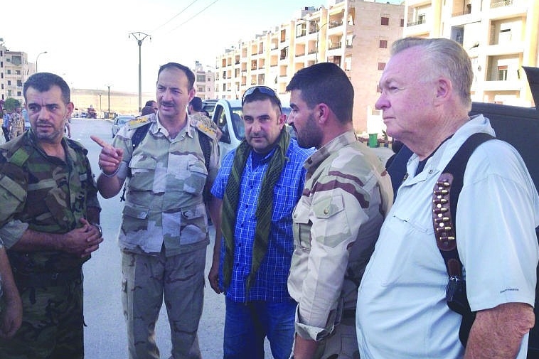 Пол Валлели на встрече с сирийской оппозицией в 2013 году